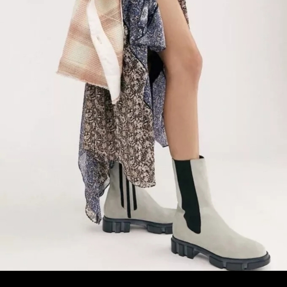 Free People Brooks Lug Sole Chelsea Boot / Mist NEW! 8.5 9